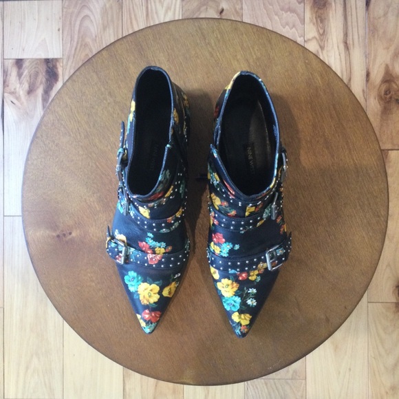 Seraphim Pointy Toe Floral Booties - Picture 4 of 8